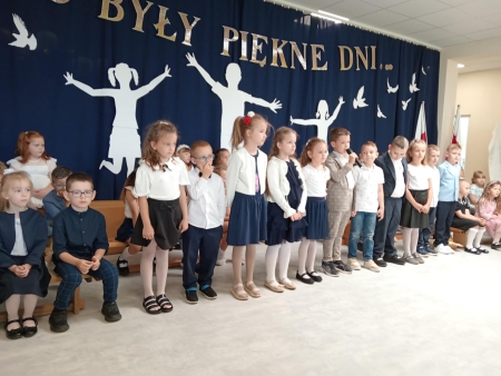 TO BYŁY PIĘKNE DNI... - POŻEGNANIE PRZEDSZKOLA PRZEZ ''JEŻYKI'' ORAZ ''MRÓWECZKI''