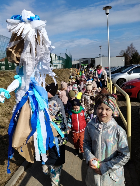 Kolorowy i radosny Pierwszy Dzień Wiosny