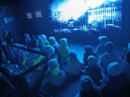 Iskry Niepodległej - mobilne widowisko multimedialne o Polakach, którzy zmieniali świat.