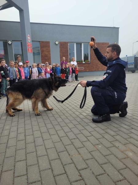 WIZYTA POLICJANTÓW W NASZYM PRZEDSZKOLU